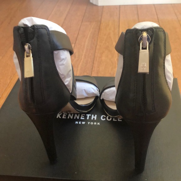 Women’s Heels - Picture 3 of 3